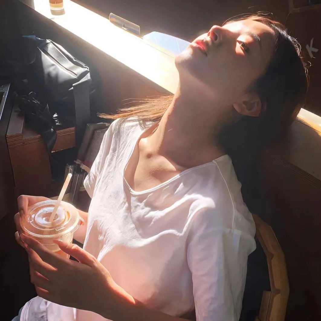 皮裘大衣女人